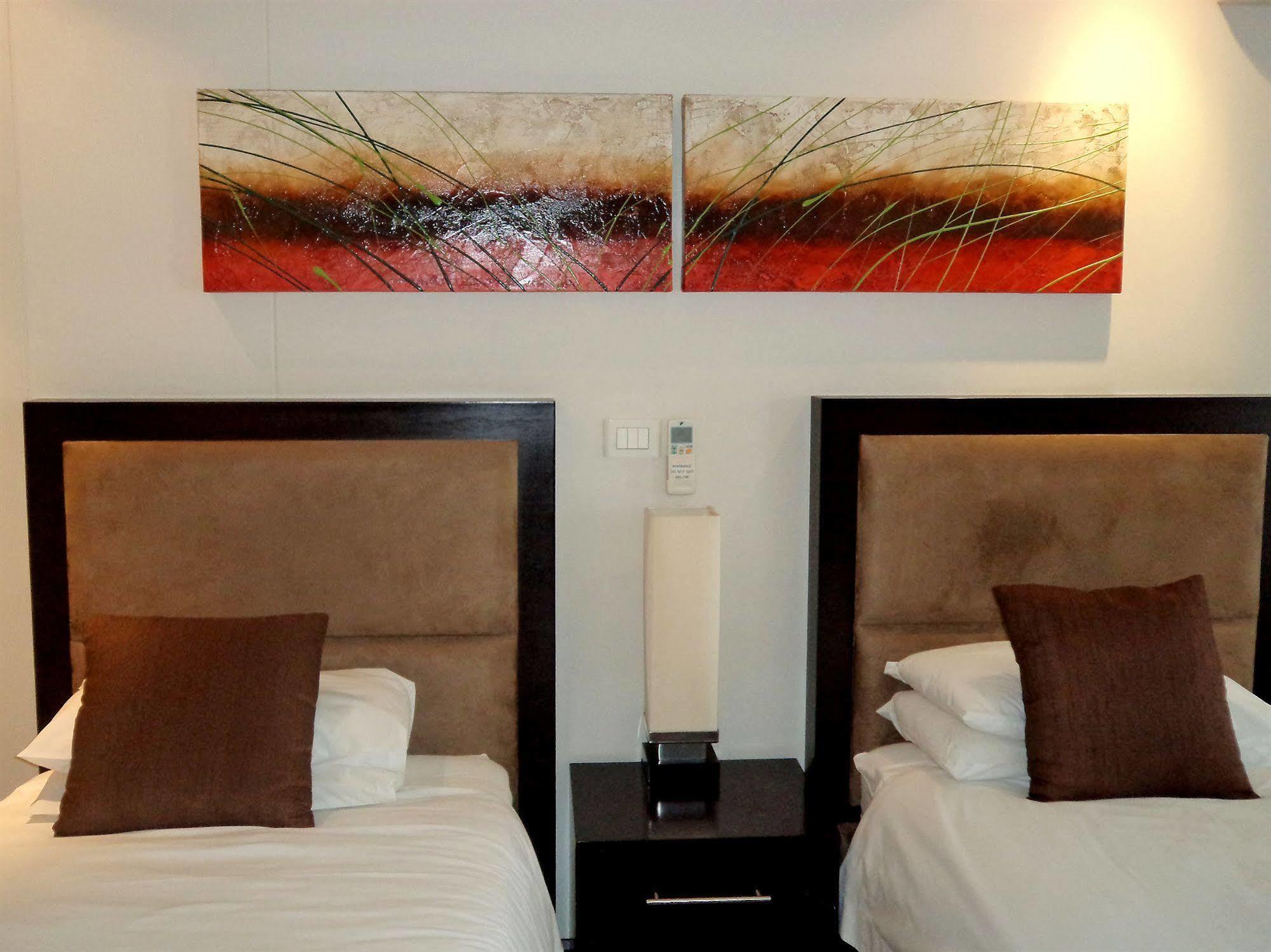 Urban Chic Boutique Hotel & Cafe Le Cap Extérieur photo